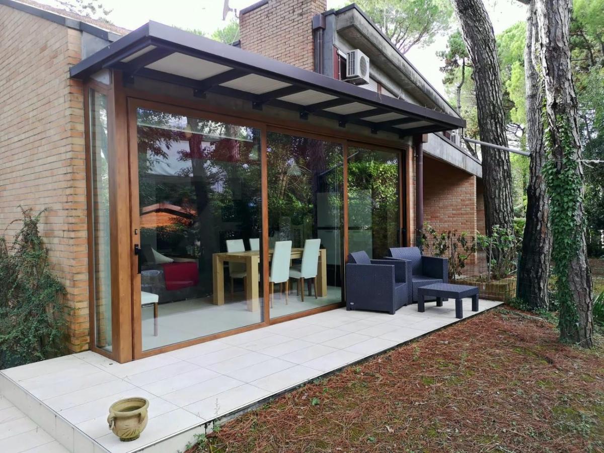 Villa A Schiera Raffinata Con Giardino Lignano Sabbiadoro Luaran gambar
