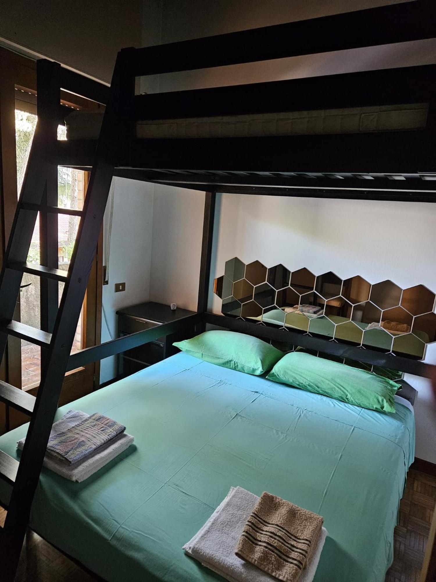 Villa A Schiera Raffinata Con Giardino Lignano Sabbiadoro Luaran gambar